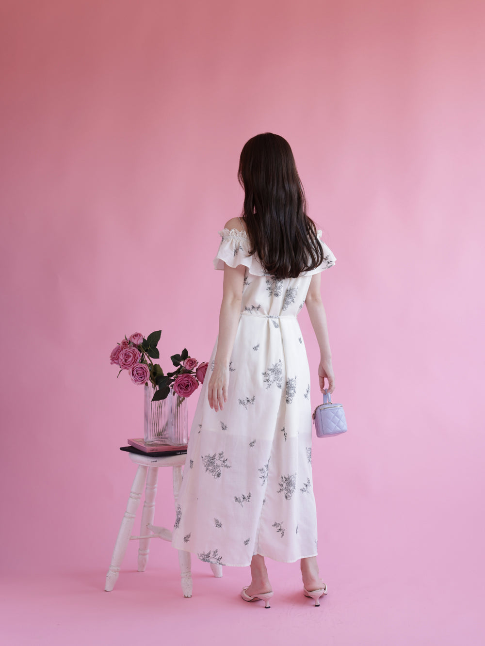 再販】Monotone Embroidery Dress – MAISON MARBLE